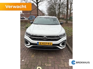 Volkswagen T-Roc 1.5 TSI R-Line 150pk Business Automaat | Panorama schuifdak | Trekhaak | Digitaal cockpit | Stoelverwarming | Camera | Adaptive cruise control | Parkeersensoren | LED koplampen