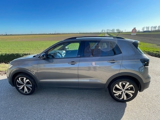Volkswagen T-Cross 1.0 TSI 110 pk Style | Achteruitrijcamera | Dode hoek detectie | Elektrische A-klep | Navigatie | DAB | Stoelverwarming |