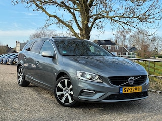Volvo V60 2.0 D4 | R-Desing + Schuif/kanteldak + Camera + Cruise + Navi Nu € 11.975,-!!!