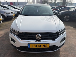 Volkswagen T-Roc 1.5 TSI 150 pk Style Business | Panoramadak | Leder | Achteruitrijcamera | Led Koplampen | Cruise controle adaptief | Dode hoekdetectie | Stoel verwarming | Elektrische A-klep |