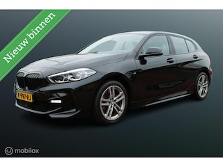 BMW 118i M Sport Pakket High Executive, Sportstoelen, Carplay, Pdc voor + achter, Full led verlichting, Stoelverwarming, Cruise, Clima.