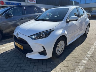 Toyota Yaris 1.5 Hybrid 115 Comfort | Facelift | Carplay | NL-auto