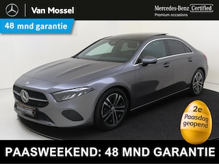 Mercedes-Benz A-klasse 200 Luxury Line Panorama Schuifdak / Parkeer Camera / Elektr. Trekhaak / Privacy Glass / Stoelverwarming /