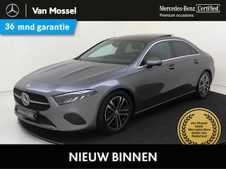 Mercedes-Benz A-klasse 200 Luxury Line Panorama Schuifdak / Parkeer Camera / Elektr. Trekhaak / Privacy Glass / Stoelverwarming /