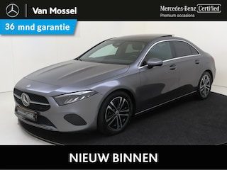 Mercedes-Benz A-klasse 200 Luxury Line Panorama Schuifdak / Parkeer Camera / Elektr. Trekhaak / Privacy Glass / Stoelverwarming /