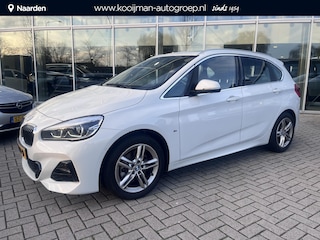 BMW 2-serie Tourer 220i High Executive Launch Edition Panorama dak|192 Pk| Trekhaak| Headup|Automaat| zeer nette auto!!