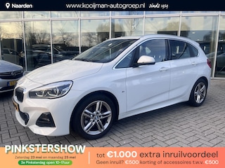 BMW 2-serie Tourer 220i High Executive Launch Edition Panorama dak|192 Pk| Trekhaak| Headup|Automaat| zeer nette auto!!