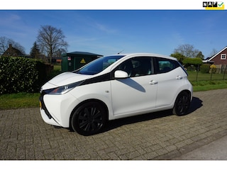 Toyota Aygo 1.0 VVT-i x-play 5 deurs AIRCO camera