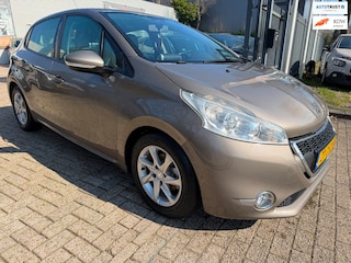 Peugeot 208 1.4 VTi Access, airco, cruise controle, elec pakket, 5 deurs, trekhaak, stuurbediening, navi, carplay, "rijklaarprijs"