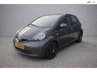 Toyota Aygo 1.0-12V Comfort, nieuwe koppeling, hele nette Aygo.