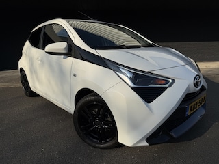 Toyota Aygo 1.0 X-play - 22.000km - Dealeronderhouden - Carplay -