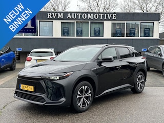 Toyota bZ4X Premium 71 kWh VAN: 33.900,- VOOR: 29.877,- | 3 FASE LADEN | RIJKLAARPRIJS incl. FABR. GARANTIE TOYOTA t/m 08-2033
