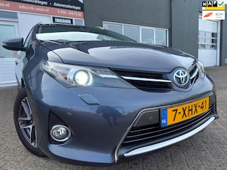 Toyota Auris Touring Sports 1.8 Hybrid Lease van 2de Eig in automaat met panoramadak en navigatie en parkeersensoren en bluetooth