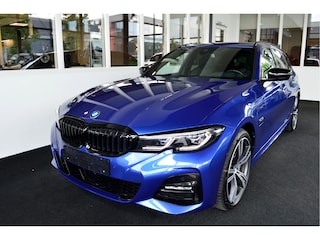 BMW 3-serie Touring 330e Hybride M-Sportedition | M-Kuipstoelen !