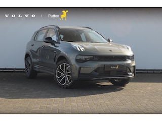 Lynk & Co 01 276PK Automaat Core / Adaptieve cruise control / Stoel - en stuurwielverarming / Parkeersensoren met camera / Apple carplay / Trekhaak / Metallic lak / 19" lichtmetalen velgen