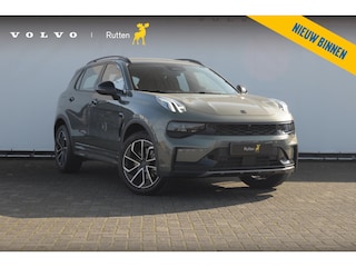 Lynk & Co 01 276PK Automaat Core / Adaptieve cruise control / Stoel - en stuurwielverarming / Parkeersensoren met camera / Apple carplay / Trekhaak / Metallic lak / 19" lichtmetalen velgen