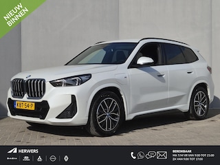 BMW X1 xDrive25e M-Sport Automaat / Accu SOH 98,25% / Elektrisch wegklapbare trekhaak / Trekgewicht 1.700 kg / Voorstoelen verwarmd / Apple Carplay Android Auto / Elektrische achterklep / Adaptief cruise control /