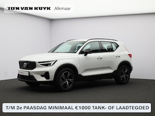 Volvo XC40 2.0 B4 Plus Dark / Trekhaak / Stoel+stuur+voorruitverwarming / Harman Kardon / Elektr. bed. stoelen