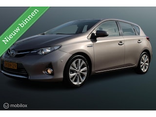 Toyota Auris 1.8 Hybrid Executive, Stoelverwarming, Pdc voor + achter + camera, Cruise, Clima, Navigatie, Dealer onderhouden !