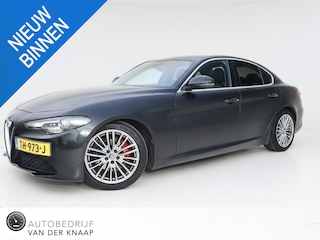 Alfa Romeo Giulia 2.0T Super | 310pk | 1e eigenaar | Clima | Cruise | Multimedia/Navi | Leder | Stoel/-Stuurverwarming | PDC + Camera |
