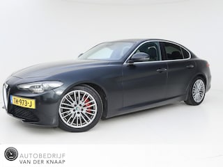 Alfa Romeo Giulia 2.0T Super | 310pk | 1e eigenaar | Clima | Cruise | Multimedia/Navi | Leder | Stoel/-Stuurverwarming | PDC + Camera |
