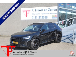 Audi Q2 35 TFSI S-Line Automaat/Panoramadak/Afneembare trekhaak/Virtual cockpit/Achteruitrijcamera/Parkeersensoren rondom/Apple carplay/Stoelverwarming/Climate control/Elektrische achterklep/Cruise control/DAB/19'' Lichtmetalen velgen.
