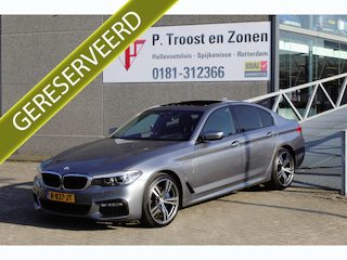 BMW 530e iPerformance Executive M-Sport Panoramadak/Head-Up Display/Apple carplay/Sfeerverlichting/Navigatie/Achteruitrijcamera/Stoelverwarming/Parkeersensoren Voor+Achter/Cruise Control/Sport Stoelen/Voorstoelen Elektrisch/Elektrische achterklep