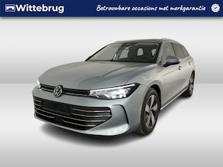 Volkswagen Passat Variant 1.5 eHybrid Business / AUTOMAAT/ TREKHAAK/ ERGO ACTIVE/ ACC/ STUUR+STOELVERWARM./ PARK.SENSOR.V+A/ CAMERA/ DODE HOEK/ HEAD-UP/ APP-CONNECT/ DAB/ CLIMA/ NAVI/ LED/ 17'' LMV
