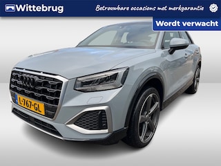 Audi Q2 35 TFSI Business Edition / Digitaal dashboard / Navigatie / App connect / Climate controle / Parkeersensoren achter /