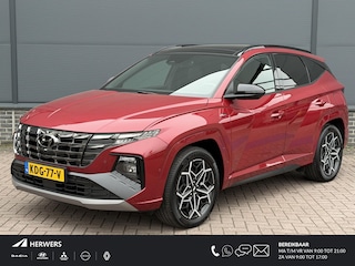 Hyundai Tucson 1.6 T-GDI PHEV N Line Sky 4WD Automaat / Accu SOH 100% / Dealer onderhouden / Stuur- Stoel & Achterbankverwarming / Trekgewicht 1350 kg / Elektrische achterklep / Glazen schuif- en kanteldak / Rondomzicht camera / Adaptief cruise control /