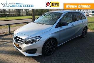 Mercedes-Benz B180, Trekhaak Afneembaar, Navi, LED Verlichting, etc.