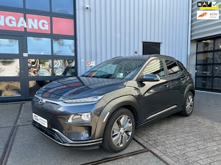 Hyundai Kona EV Premium 64 kWh|Pano|SOH 94%|HUD|Camera|Airco|Carplay|Navi|NL-Auto|NAP