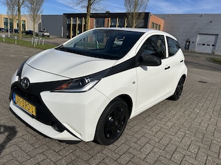 Toyota Aygo 1.0 VVT-i x-now 5DRS AIRCO CRUISE LED.