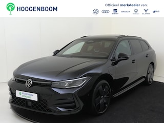 Volkswagen Passat Variant 1.5 eHybrid R-Line Edition | SoH 100% | Panoramadak | Trekhaak | Black style | Head-up display | 360 camera | Stoelverwarming voor en achter | Parkeerassistent |