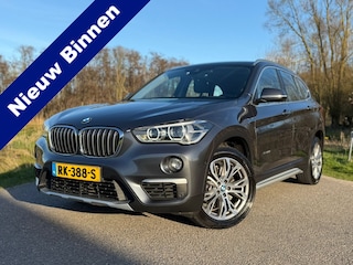 BMW X1 XDrive20i High Executive / Automaat / Airco / Navi / Head Up Display / Leder / Elektrische Voorstoel- Achterklep / Trekhaak