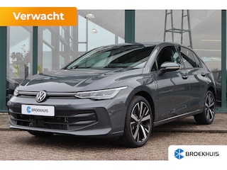 Volkswagen Golf Life Edition eHybrid | 'App-Connect' draadloze smartphone integratie | Achterbank in ongelijke delen neerklapbaar incl. middenarmsteun en doorlaadmogelijkheid | Achteruitrijcamera (Rear View)