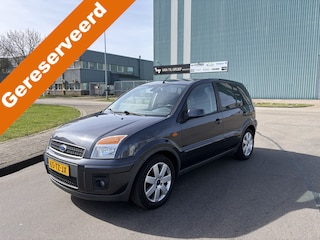 Ford Fusion 1.4-16V Futura Plus 81 PK. Prachtige auto van de tweede eigenaar !!! Slechts 84.000 KM !!