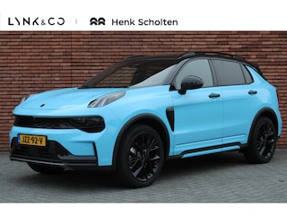 Lynk & Co 01 1.5 More | Wrap | 360 Graden camera | Actieve LED Koplampen | Panoramadak met schuif-/kantelfunctie | Premium Audio By Harman Kardon | Sfeerverlichting | Dodehoekassistent | Adaptieve Cruise Control | Stuurverwarming | Stoelverwarming | Bestuurdersstoel met geheugen | Getint glas | Elektrisch bedienbare achterklep | Draadloos telefoonoplader
