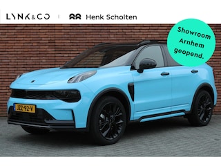 Lynk & Co 01 1.5 More | Wrap | 360 Graden camera | Actieve LED Koplampen | Panoramadak met schuif-/kantelfunctie | Premium Audio By Harman Kardon | Sfeerverlichting | Dodehoekassistent | Adaptieve Cruise Control | Stuurverwarming | Stoelverwarming | Bestuurdersstoel met geheugen | Getint glas | Elektrisch bedienbare achterklep | Draadloos telefoonoplader