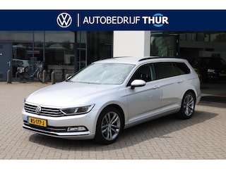 Volkswagen Passat Variant 1.4 TSI Comfortline Business 125PK / 92kW DSG, Dealer onderhouden, 18" LMV, privacy glas, LED koplampen, navigatie, parkeersensoren voor en achter (pdc), winterpakket met stoelverwarming, adaptieve cruise control (acc), licht en zicht, lederen multifunctioneel stuurwiel, ErgoComfort bestuurdersstoel met massagefunctie, 3-zone climatronic, draadloos telefoon lader, elektrisch verstel- en verwarmbare buitenspiegels