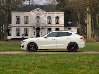 Maserati Levante 3.0 V6 Modena S AWD | Pano-dak | Harman/Kardon | Luchtvering | Carbon interieur