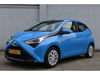 Toyota Aygo 1.0 VVT-i x-play Handgeschakeld 72pk | Achteruitrijcamera |  Bluetooth | Dealer onderhouden |
