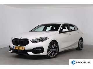 BMW 118i Business Edition | Trekhaak | Navigatie | Camera | Climate control | Cruise control | Carplay | Sportstoelen |