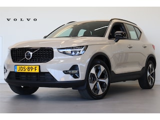 Volvo XC40 B4 197PK Plus Dark | Trekhaak | 19" all season | Verw. voorruit | Power seats