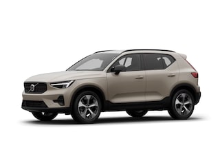 Volvo XC40 B4 197PK Plus Dark | Trekhaak | 19" all season | Verw. voorruit | Power seats