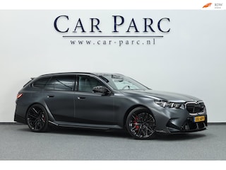 BMW 5-serie Touring 900+PK BTW/AKRAPOVIC OPF DELETED/CARBON M-PERFORMANCE/21" LMV/BOWERS & WILKINS/PANO/HUD/FABRIEKSGARANTIE!