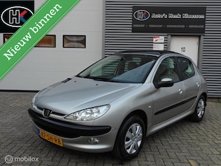 Peugeot 206 5deurs 1.6-16v 110pk AUTOMAAT Airco el.Schuifdak