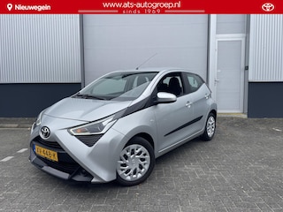 Toyota Aygo 1.0 VVT-i x-play Automaat, Trekhaak, All Season banden,