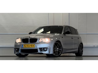 BMW 118i High Executive 18"LM velgen Rijdt en schakelt goed