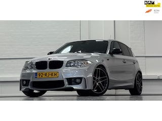 BMW 118i High Executive 18"LM velgen Rijdt en schakelt goed